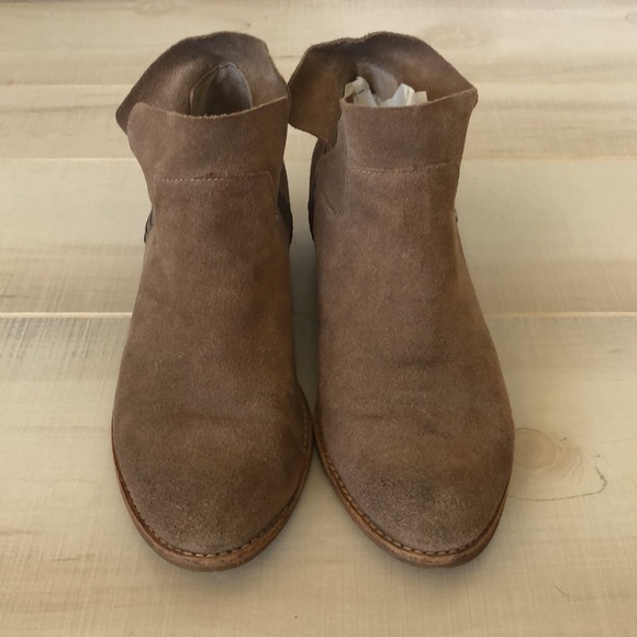 Dulce Vita tan all suede booties - Picture 4 of 10